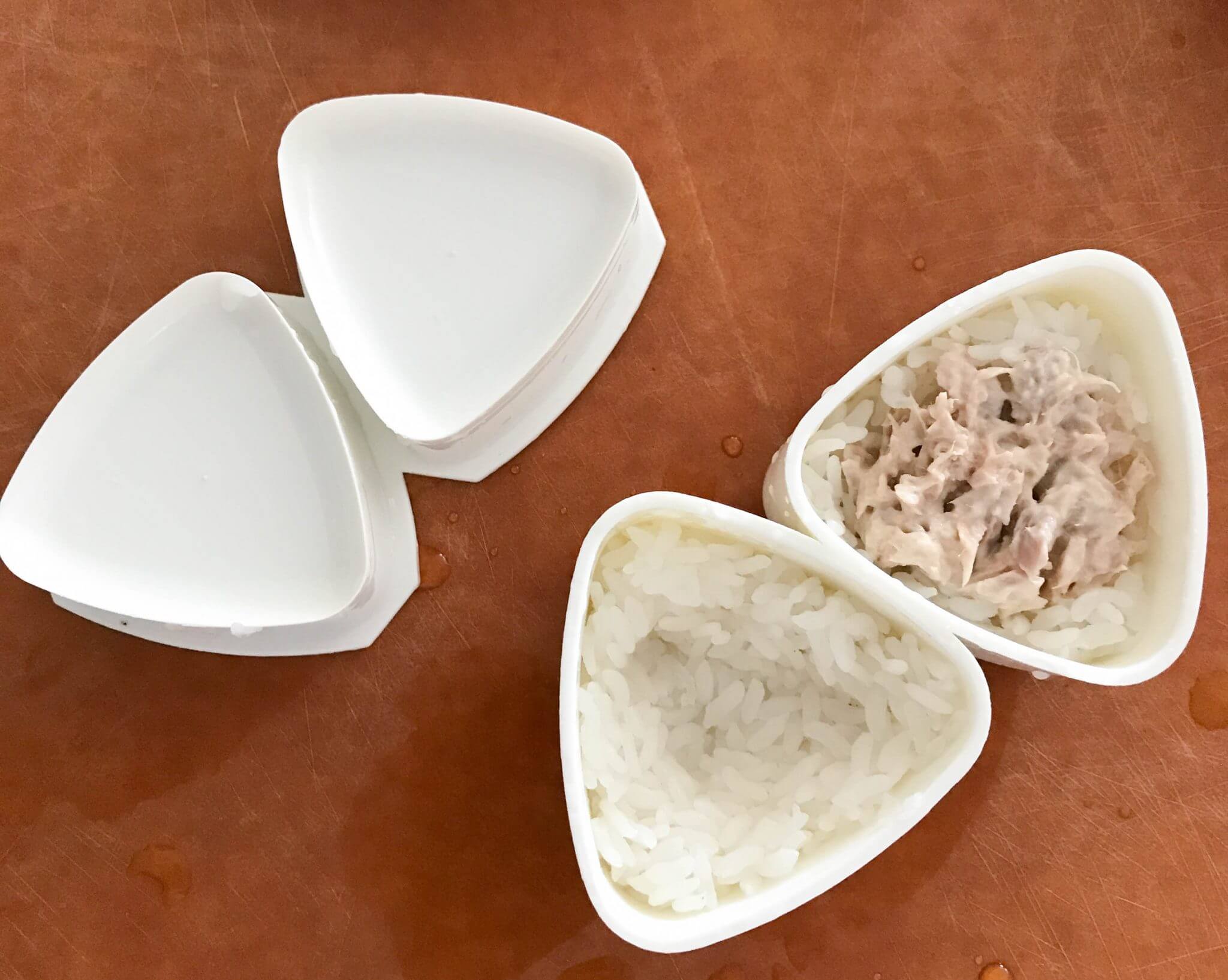 Omusubi (Japanese rice balls) with tuna, salted salmon, and umeboshi (4