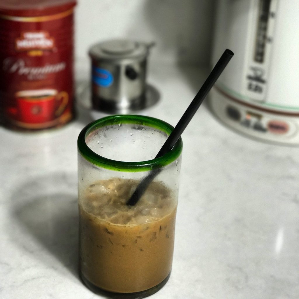 vietnamese iced coffee (ca phe sua da) | alldayieat.com
