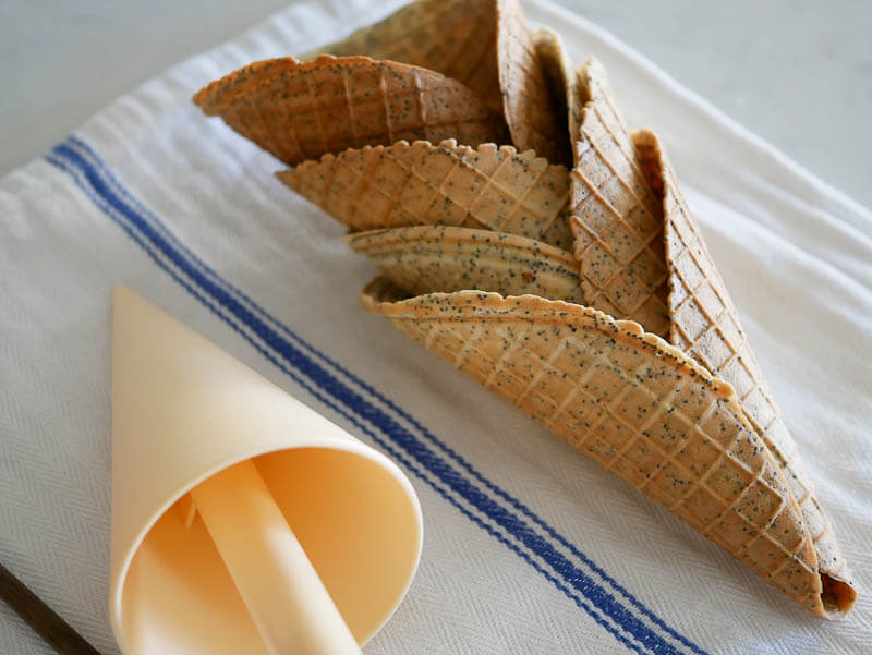 lemon poppy seed waffle cones-3