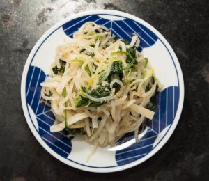 daikon salad with bean sprouts and spinach-2