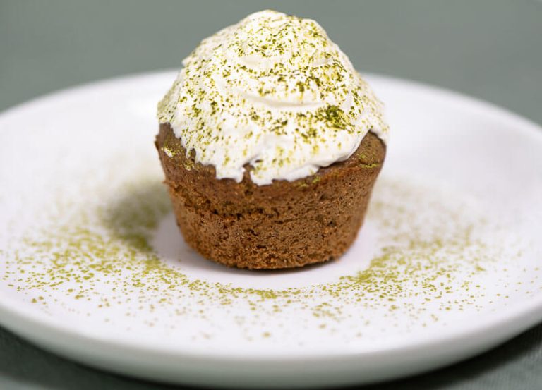 Hojicha Cupcakes with Black sesame and Sweet Cream (4)