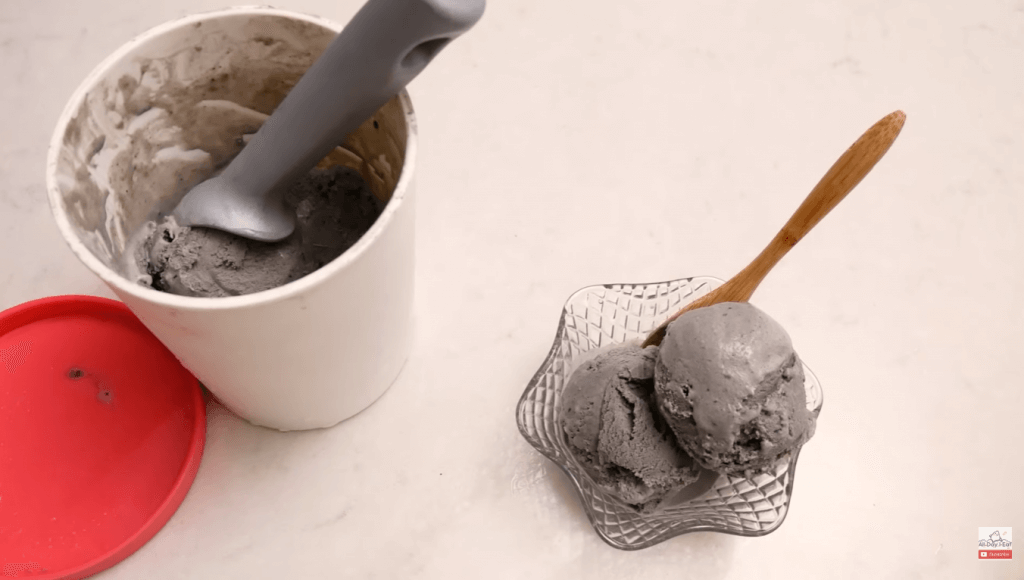 Japanese style black sesame ice cream with kurogoma 2