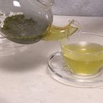 organic kamairicha japanese green tea pouring-2