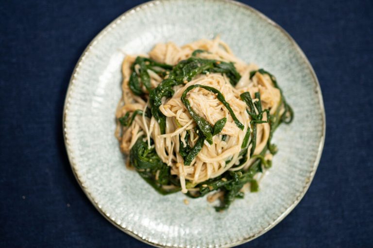 enoki mushroom and nira namuru