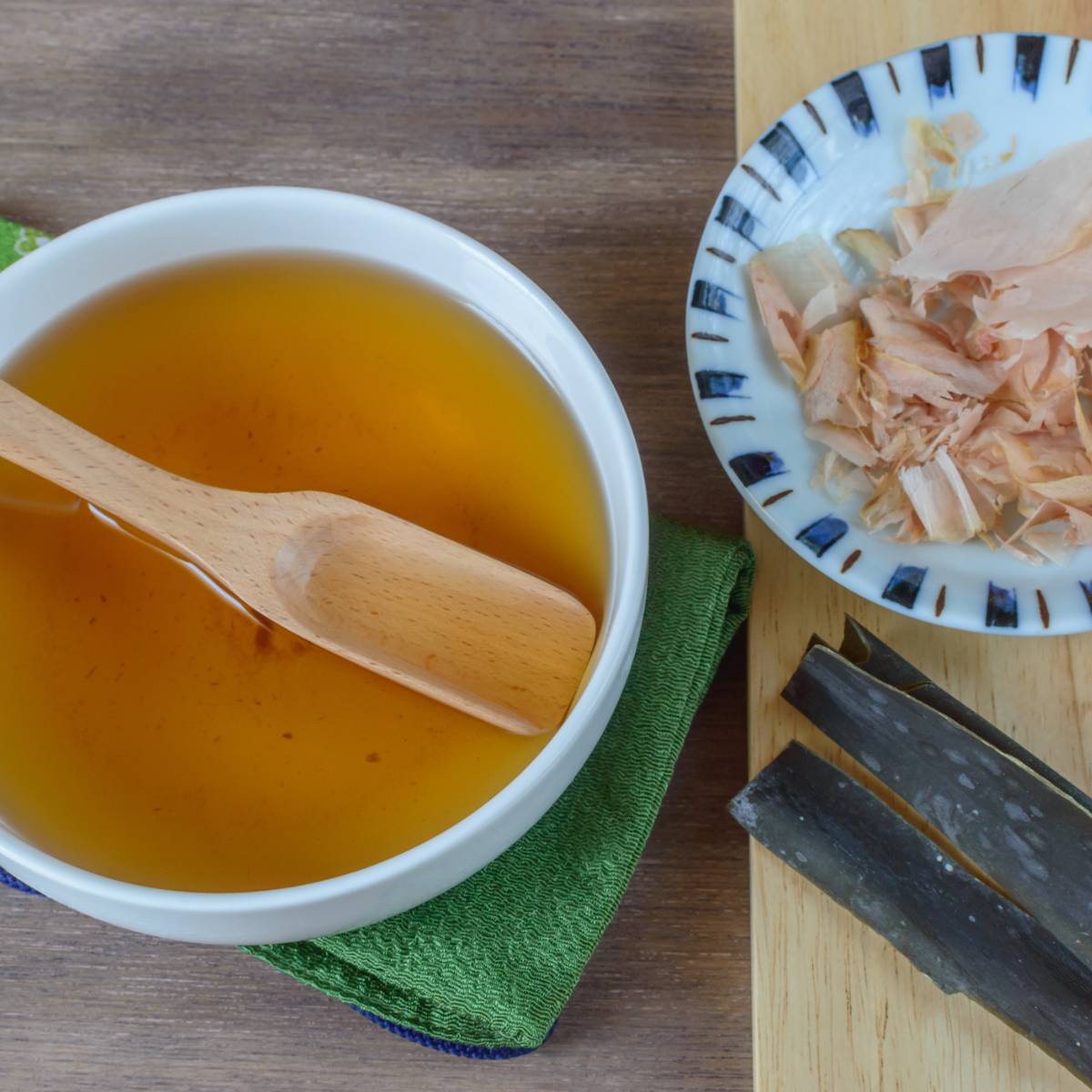 Difference between hondashi and shiro dashi